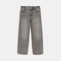 جينز رمادي باهت بأرجل واسعة...